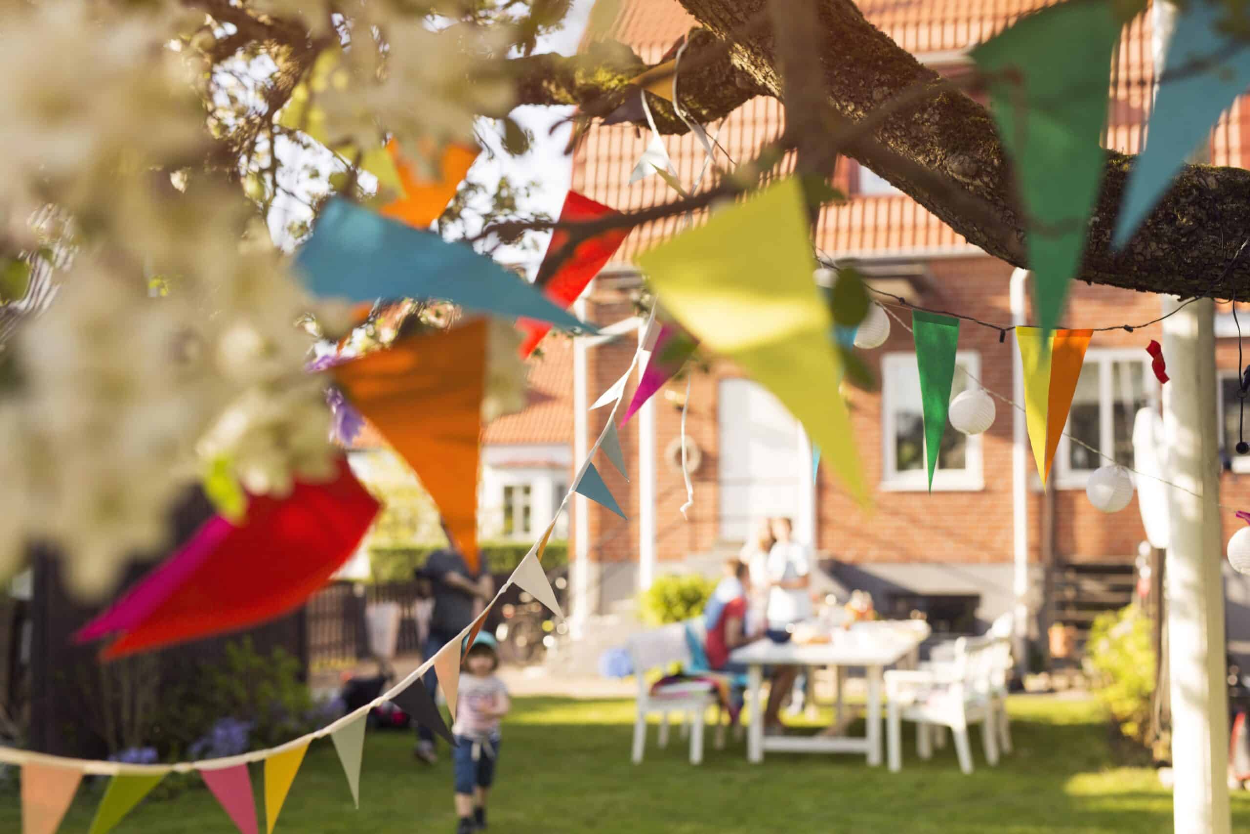 Übergang Kita – Wimpelgirlande im Garten 
