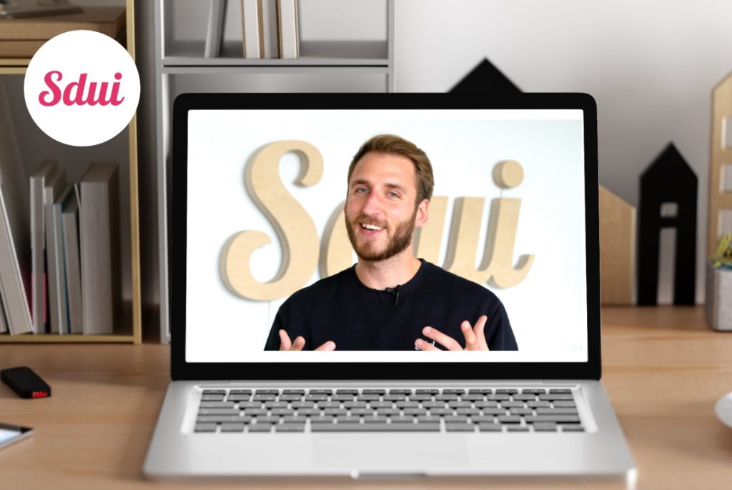 Laptop mit Webinar Ricardo