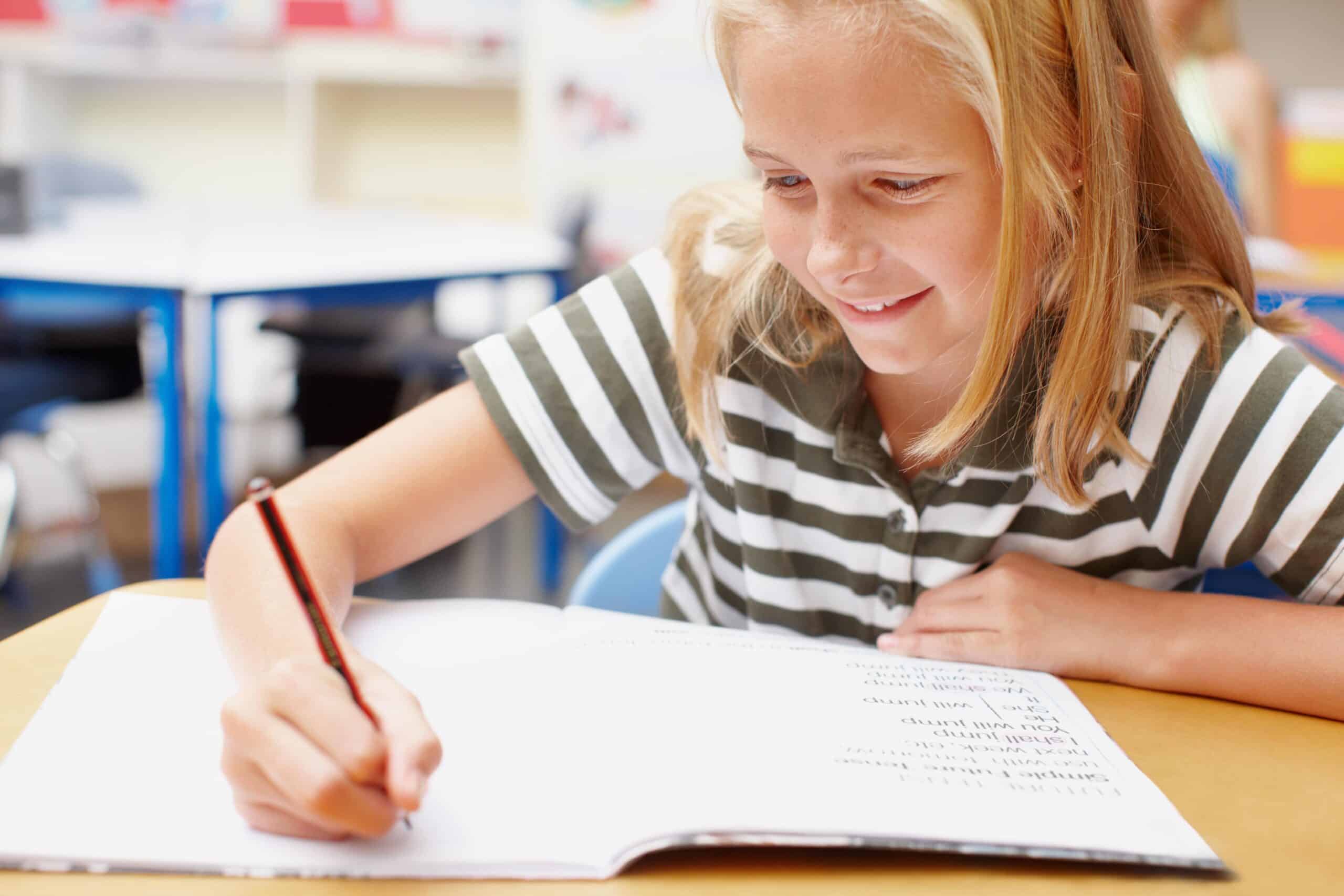 Lernentwicklungsgespräche – Kind schreibt Lerntagebuch